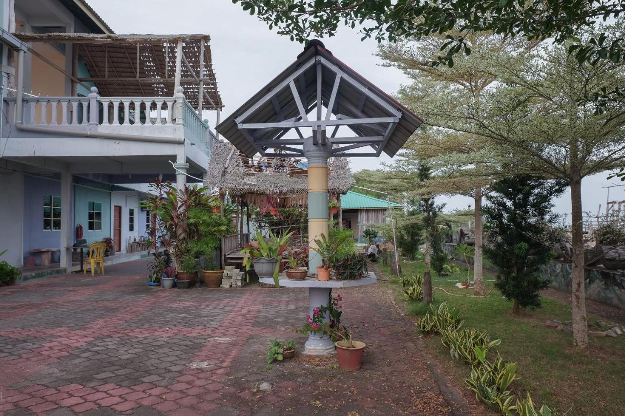 Oyo 90015 Indah Chalet Kuala Rompin Exterior foto